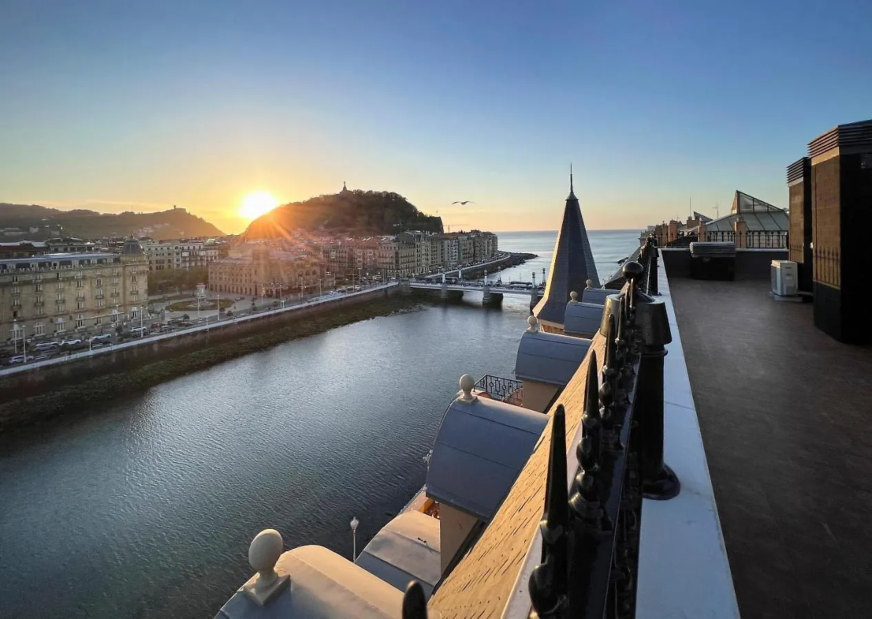 Deluxe Apt-Views To Historic Maria Cristina Hotel San Sebastián İspanya